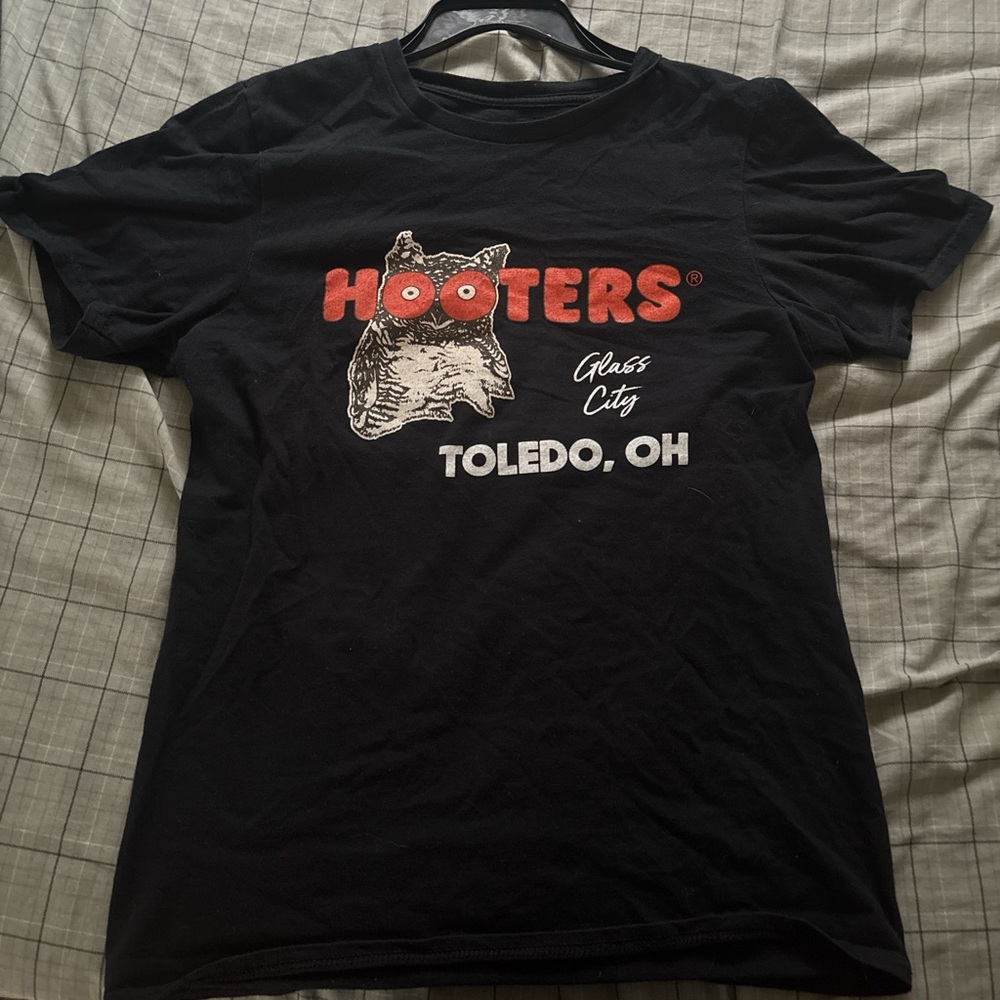 Men’s black hooters make you happy graphic t-shirt size medium #vintage #hooters
